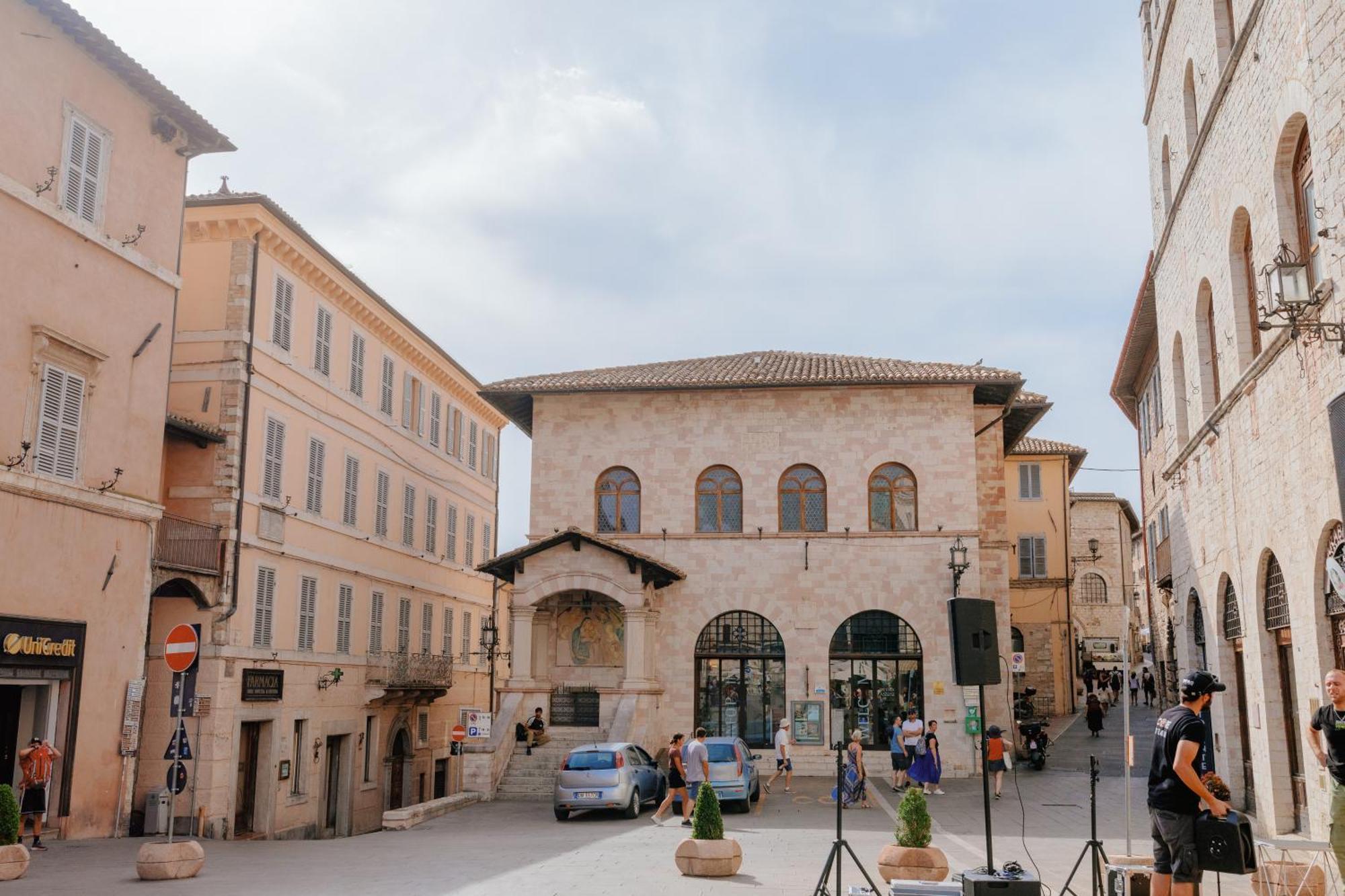 Suite Comunicanti, Tra Antico E Moderno Assise Extérieur photo